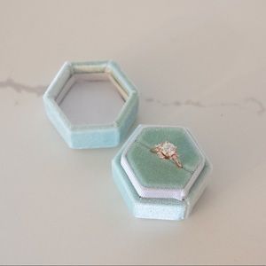Hexagon Velvet Ring Box - Mint